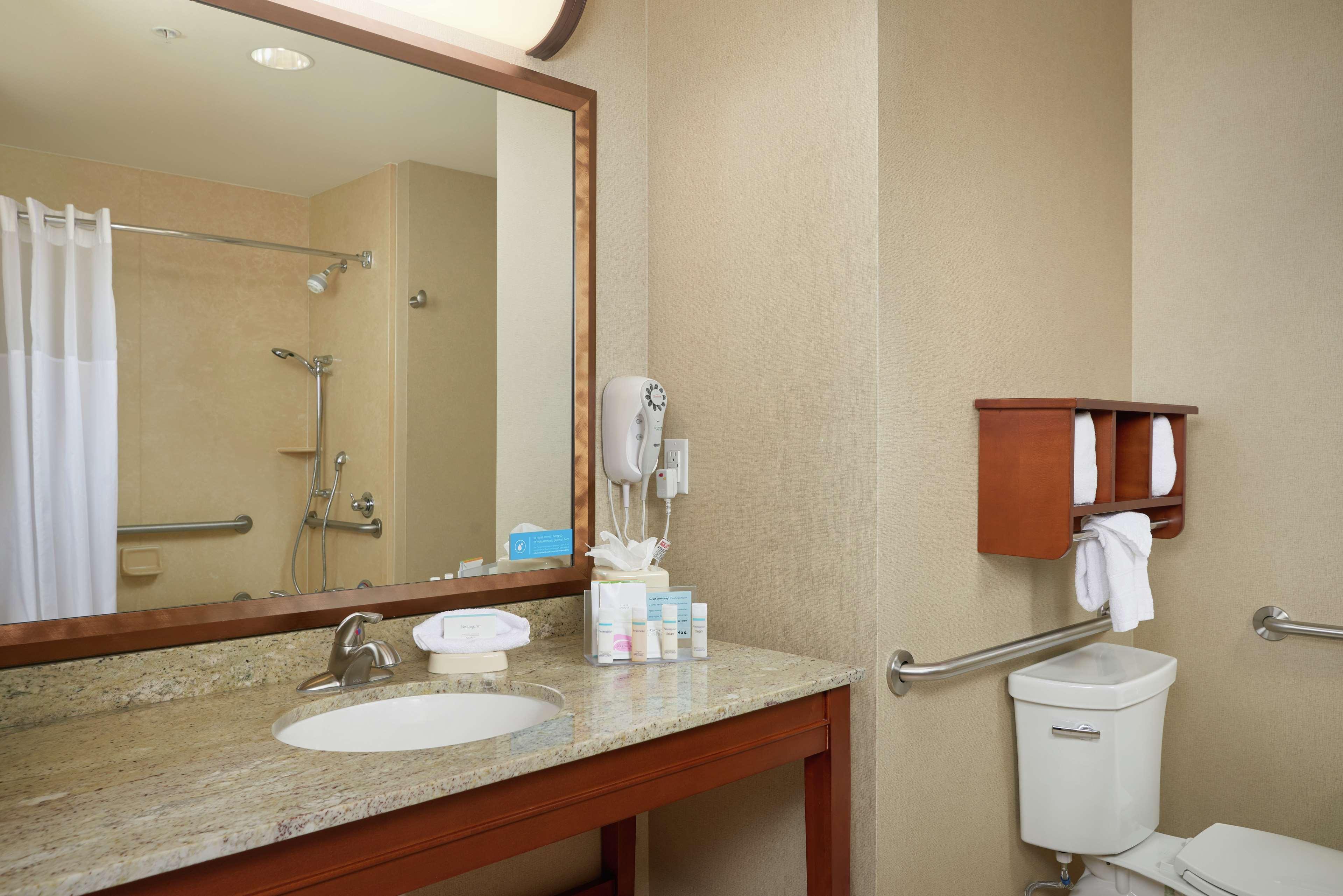 Hampton Inn And Suites Salem Exteriör bild
