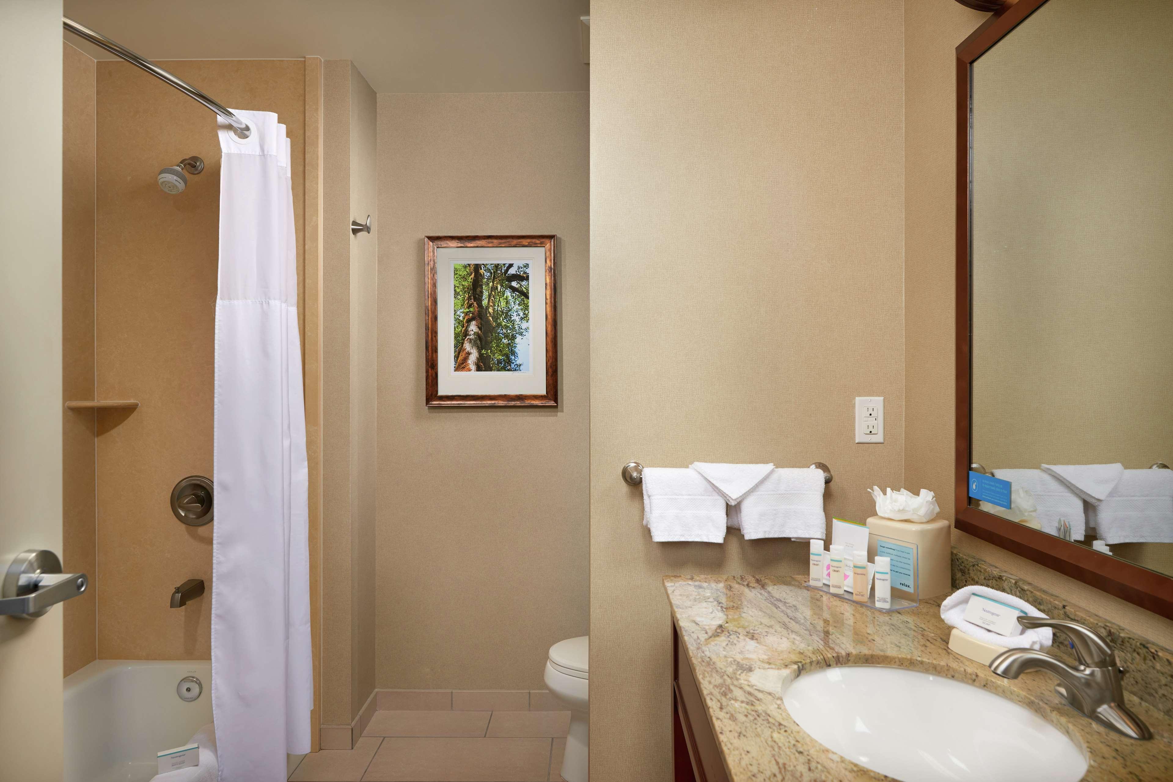 Hampton Inn And Suites Salem Exteriör bild