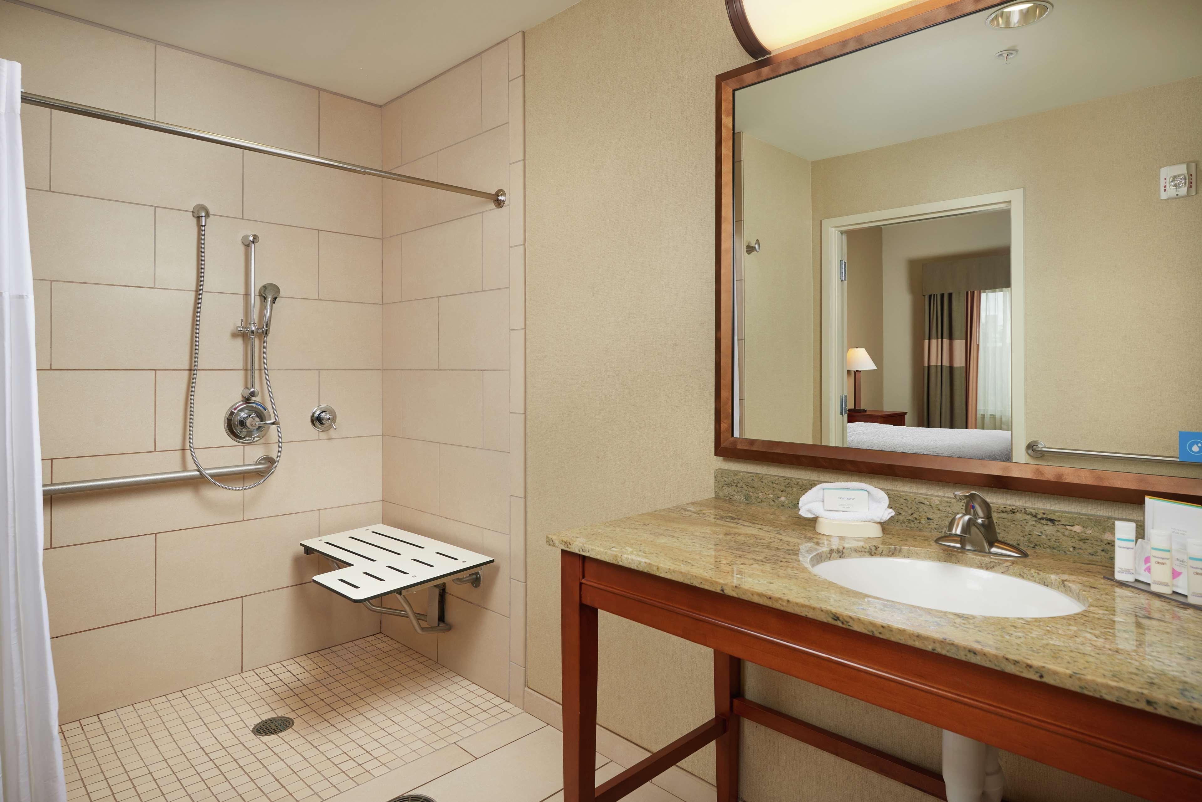 Hampton Inn And Suites Salem Exteriör bild
