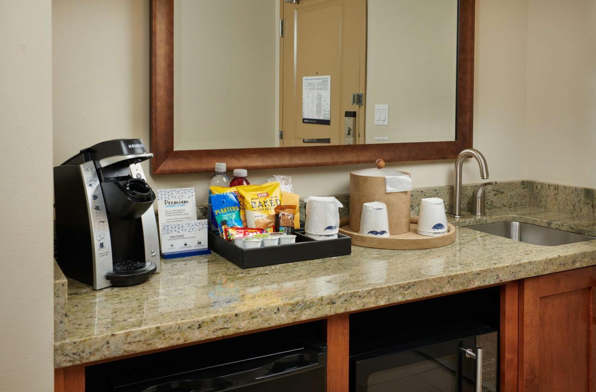 Hampton Inn And Suites Salem Exteriör bild